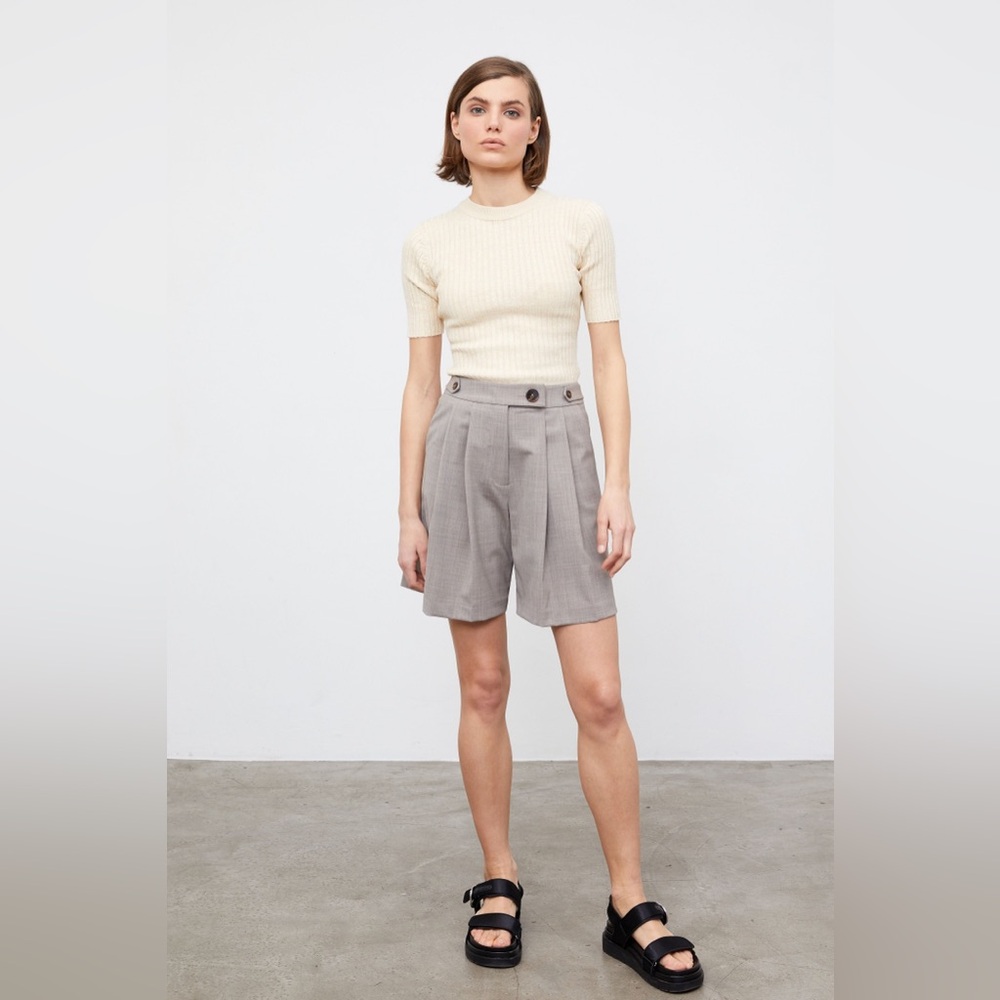 Anna Quan Vita Short in Taupe, size XS